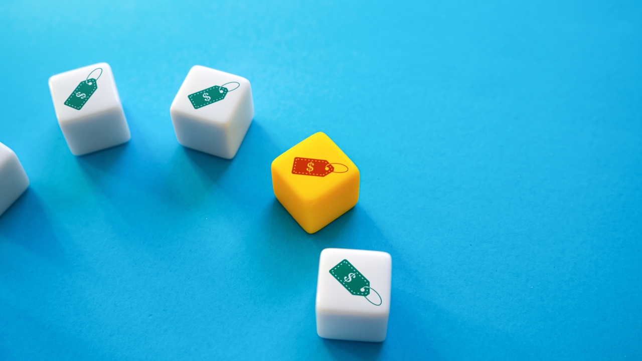 Price tag icons on blocks highlight one product among others on a blue background